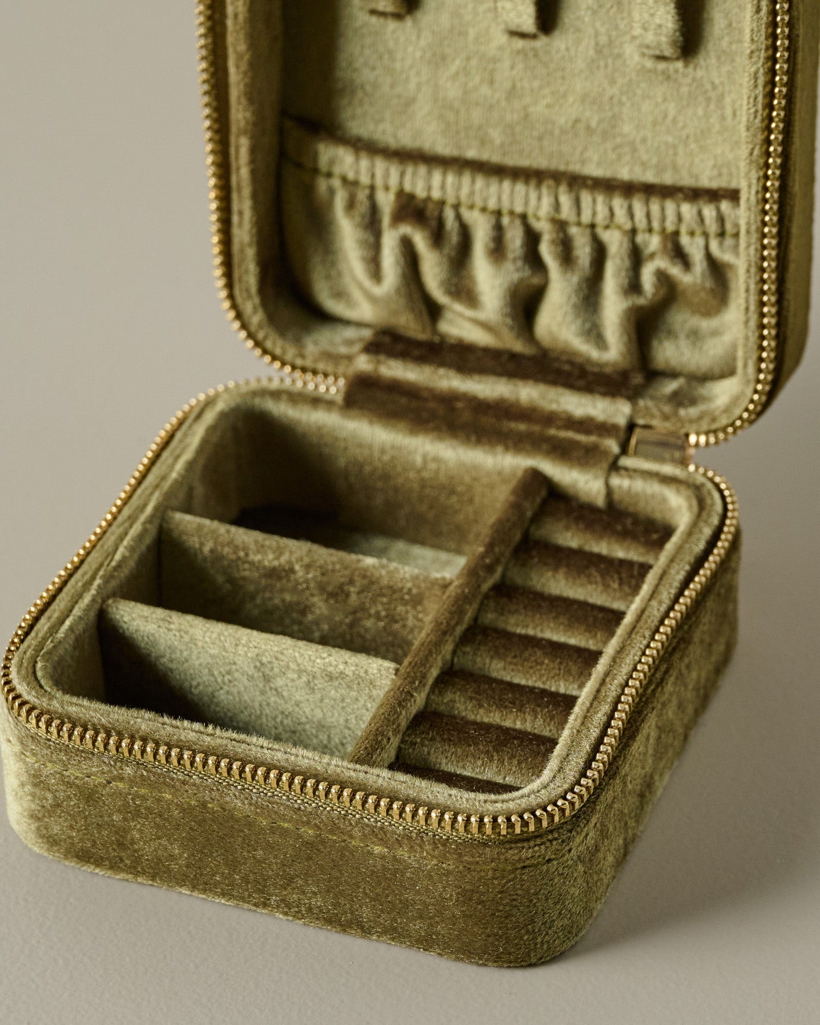 Velvet Olive Jewelry Travel Case - Image 2