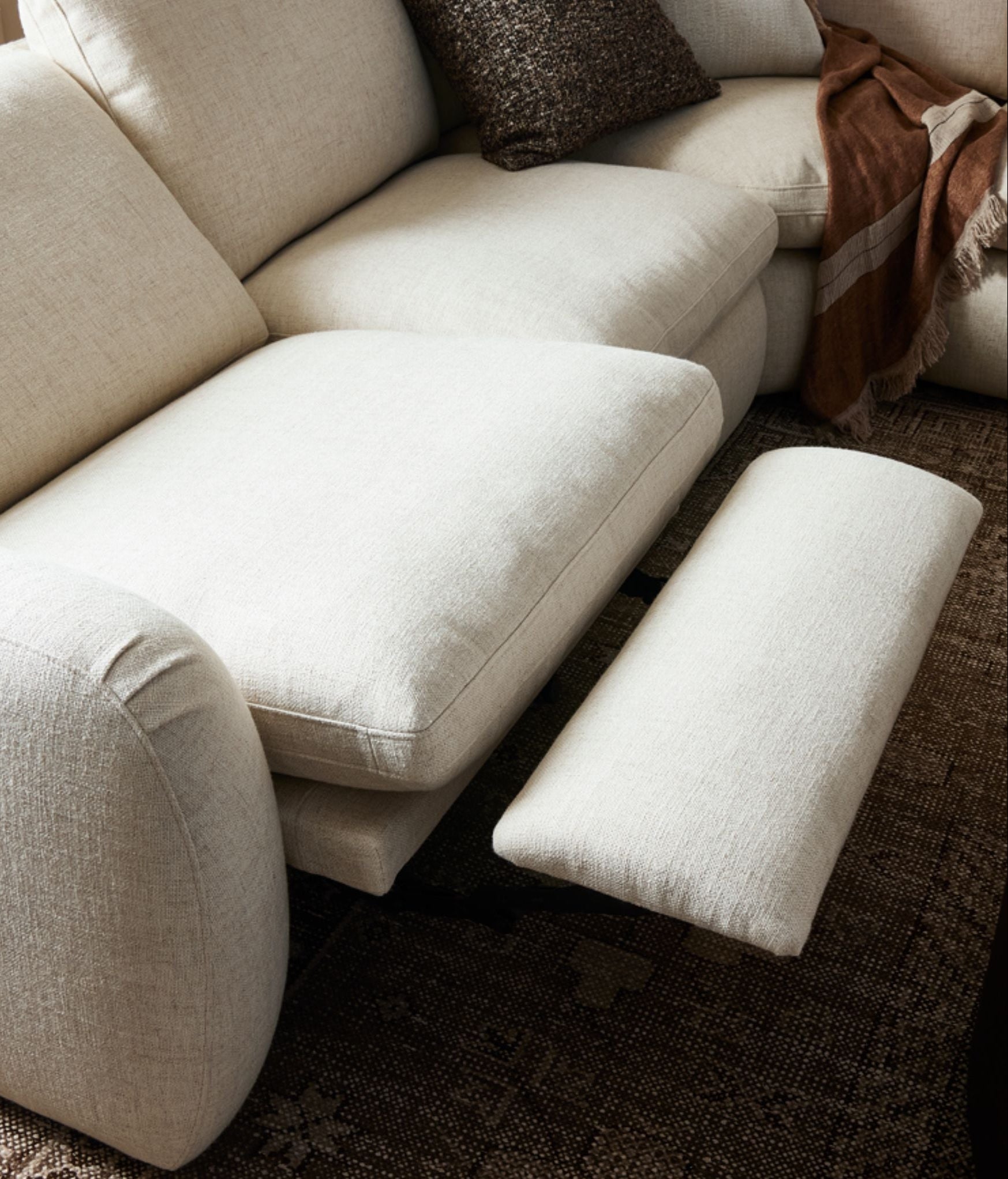 Chase Power Reclining 5-Piece Sectional - Image 12