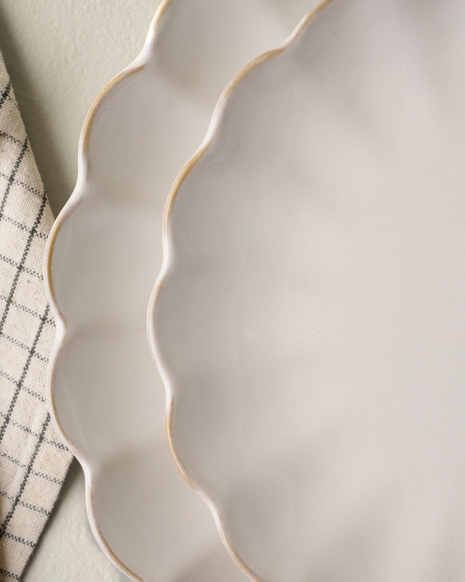 Cream Scalloped Plate - Image 7
