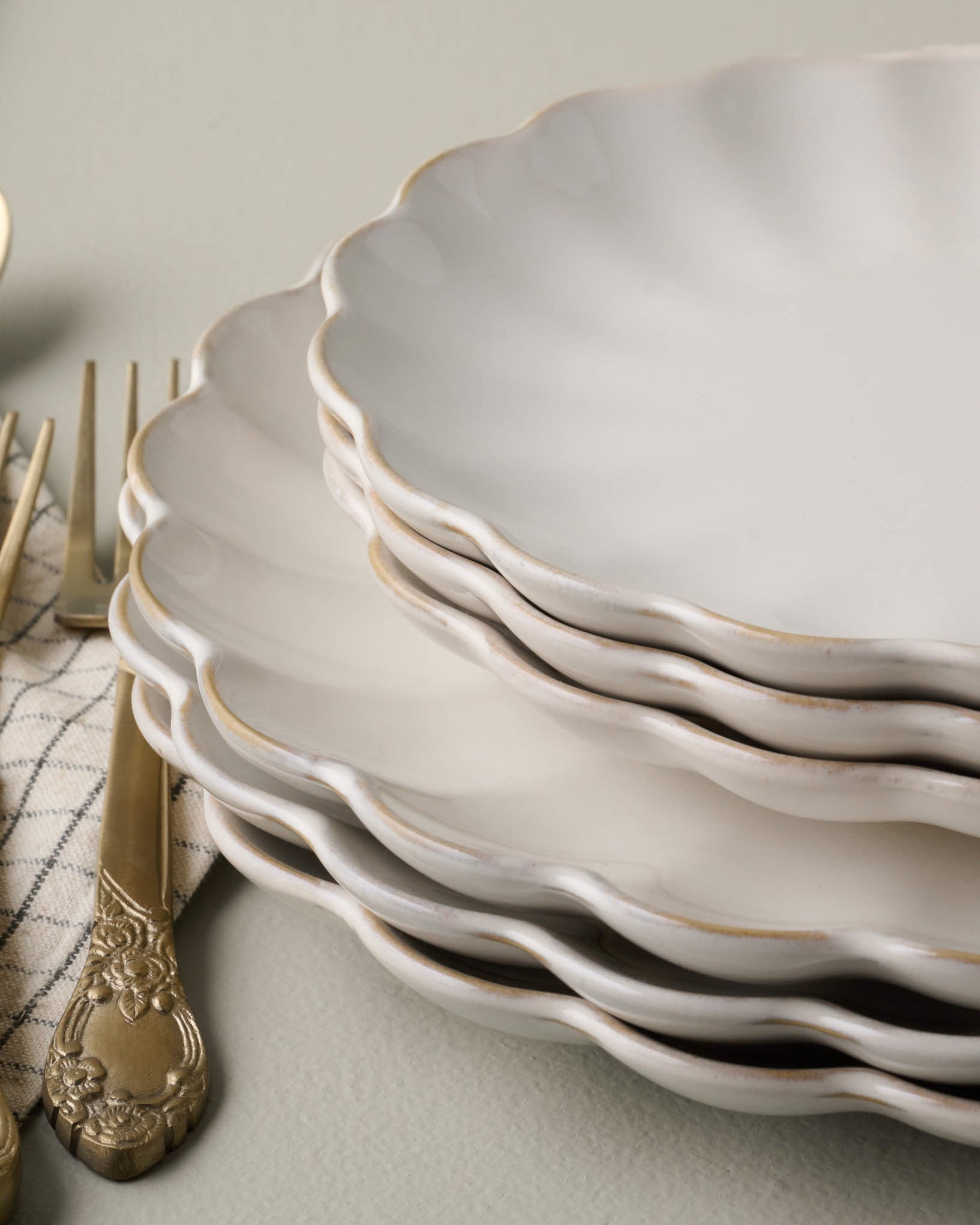 Cream Scalloped Plate - Image 6
