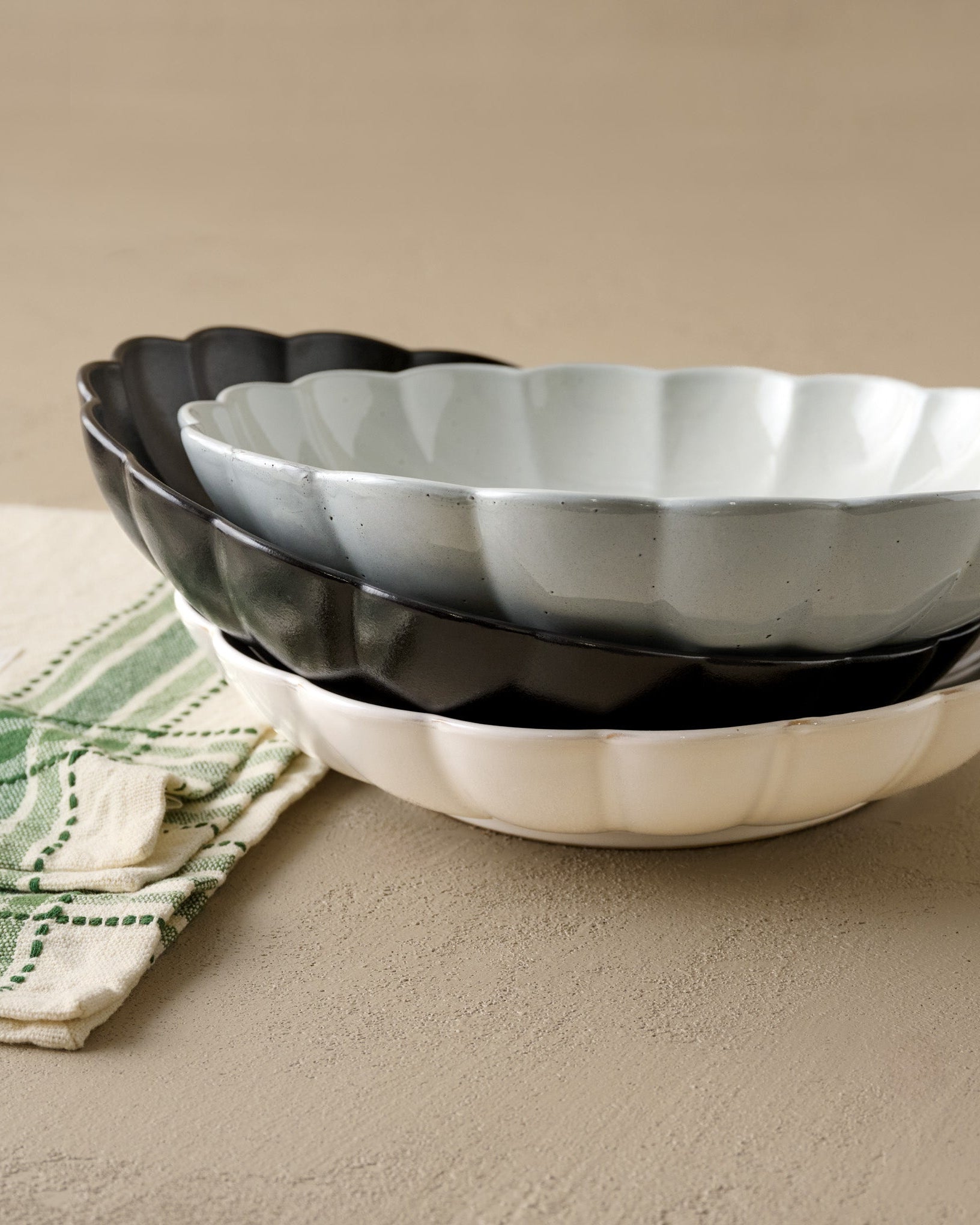 Oversized Black Scalloped Serving Bowl - Image 4