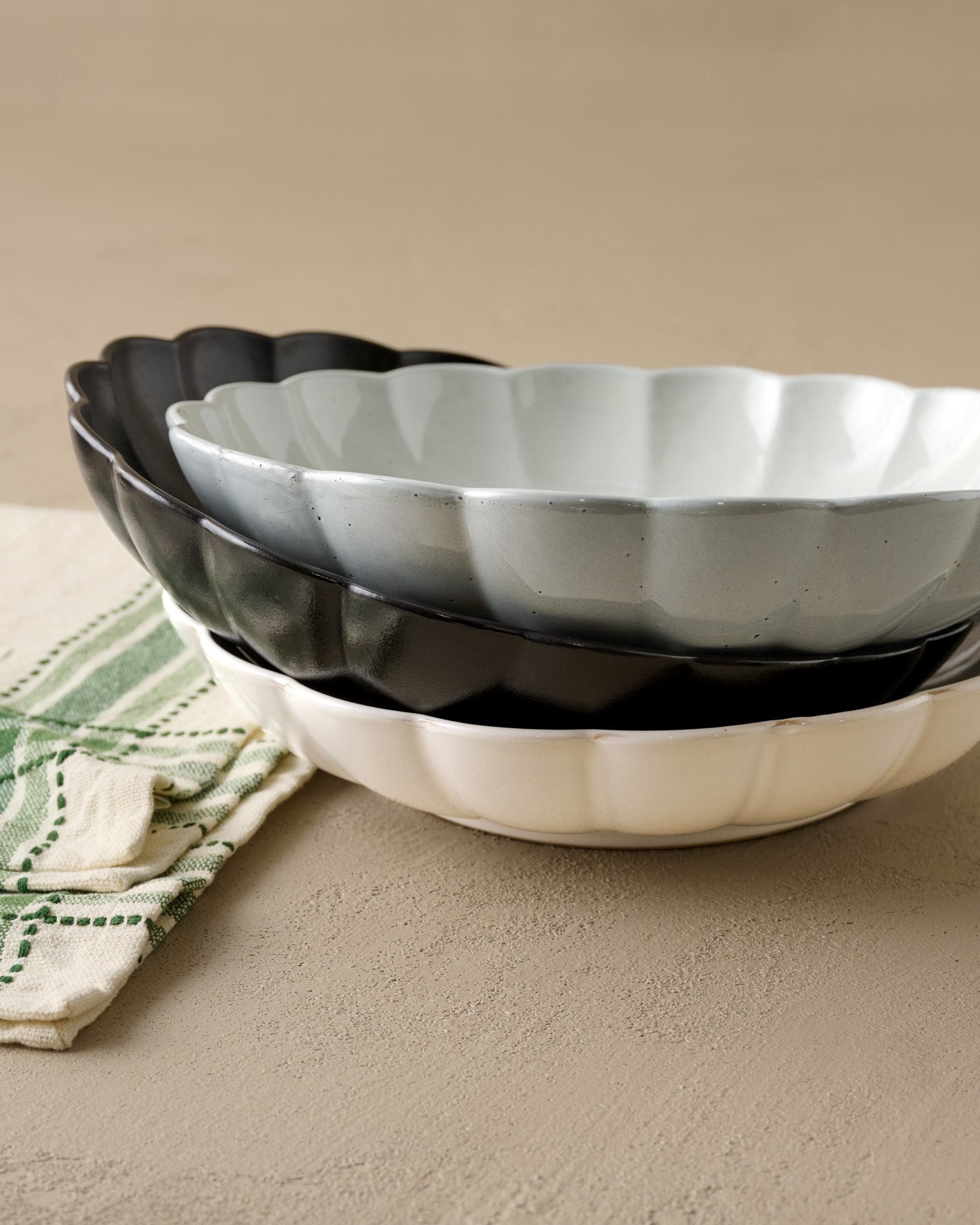 Oversized Cream Scalloped Serving Bowl - Image 4