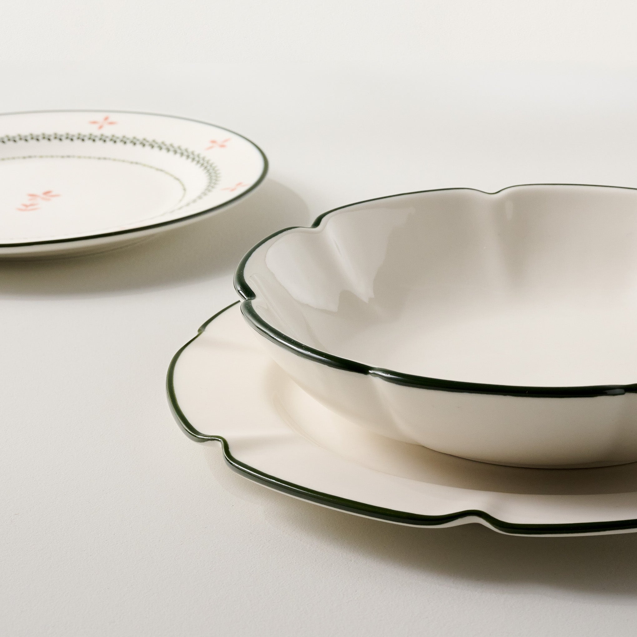 Green Luna Scalloped 3-Piece Place Setting - Image 3