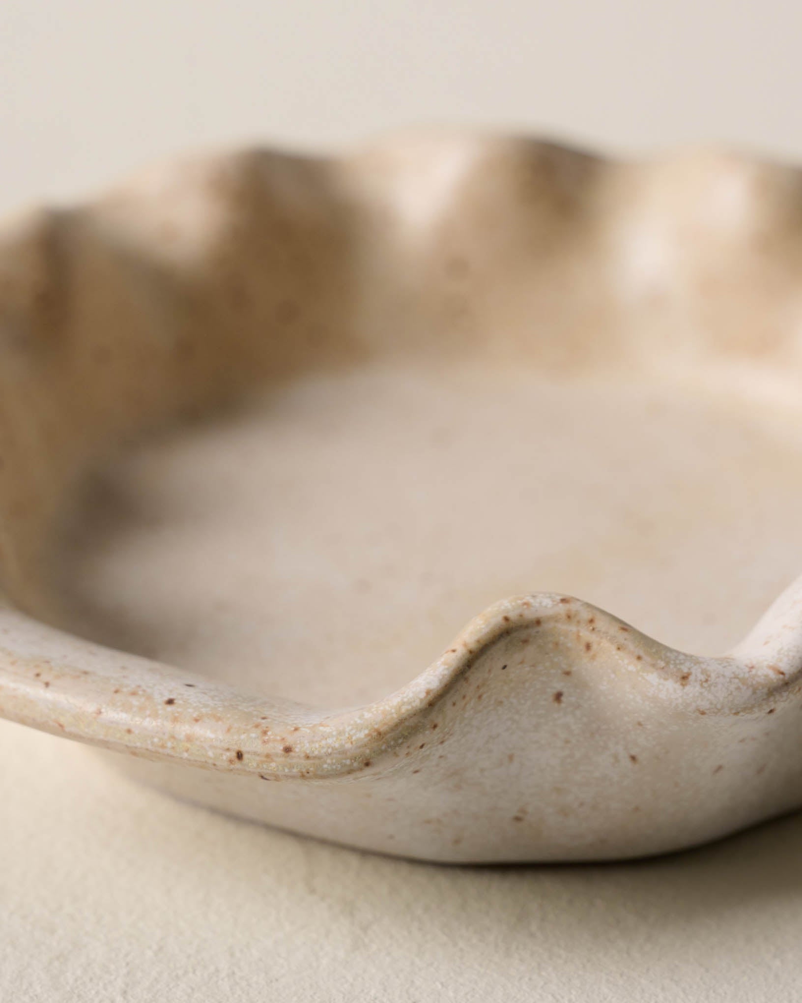 French White Ruffle Spoon Rest - Image 2