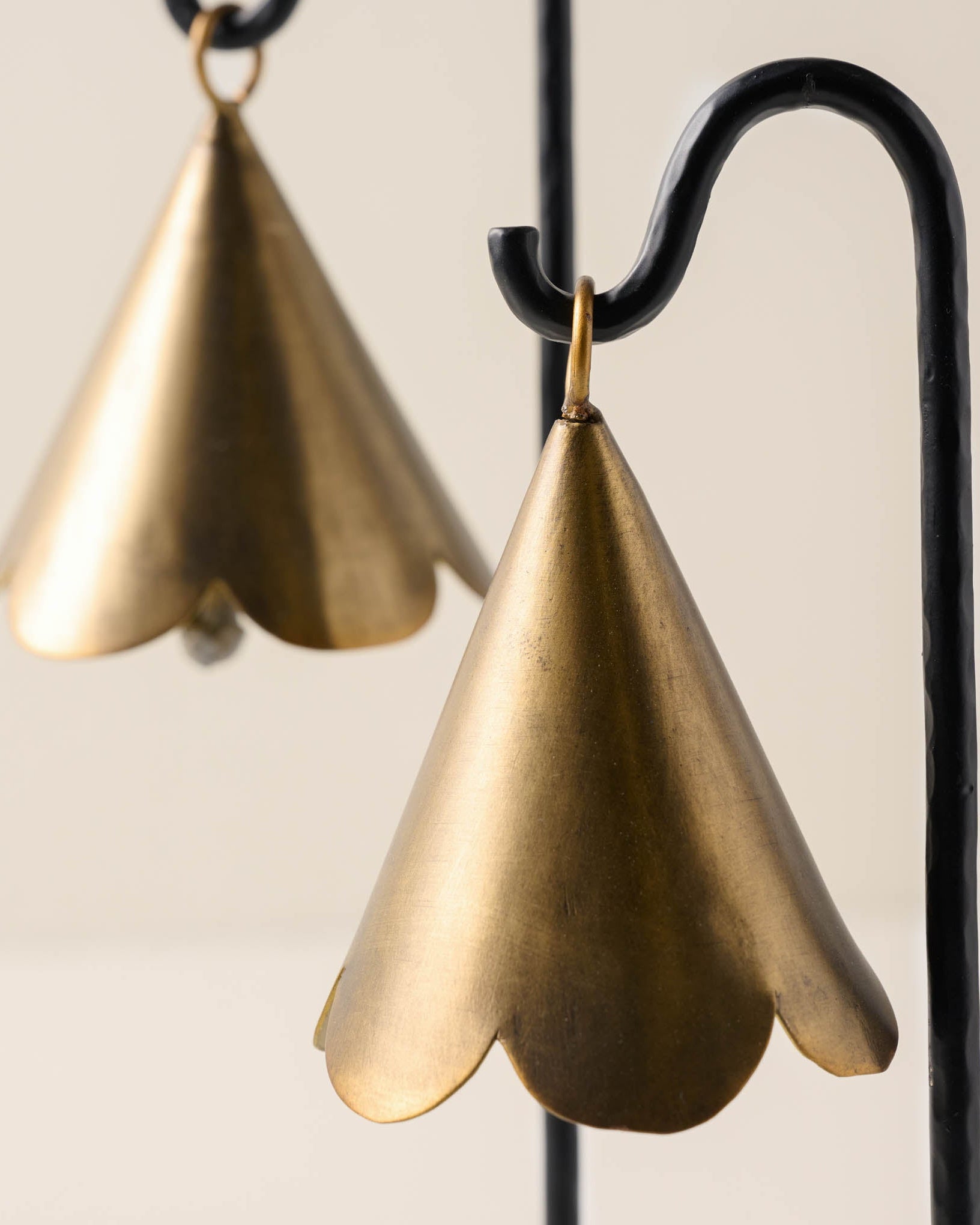 Mariel Standing Scalloped Bell - Image 6