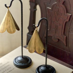 Mariel Standing Scalloped Bell