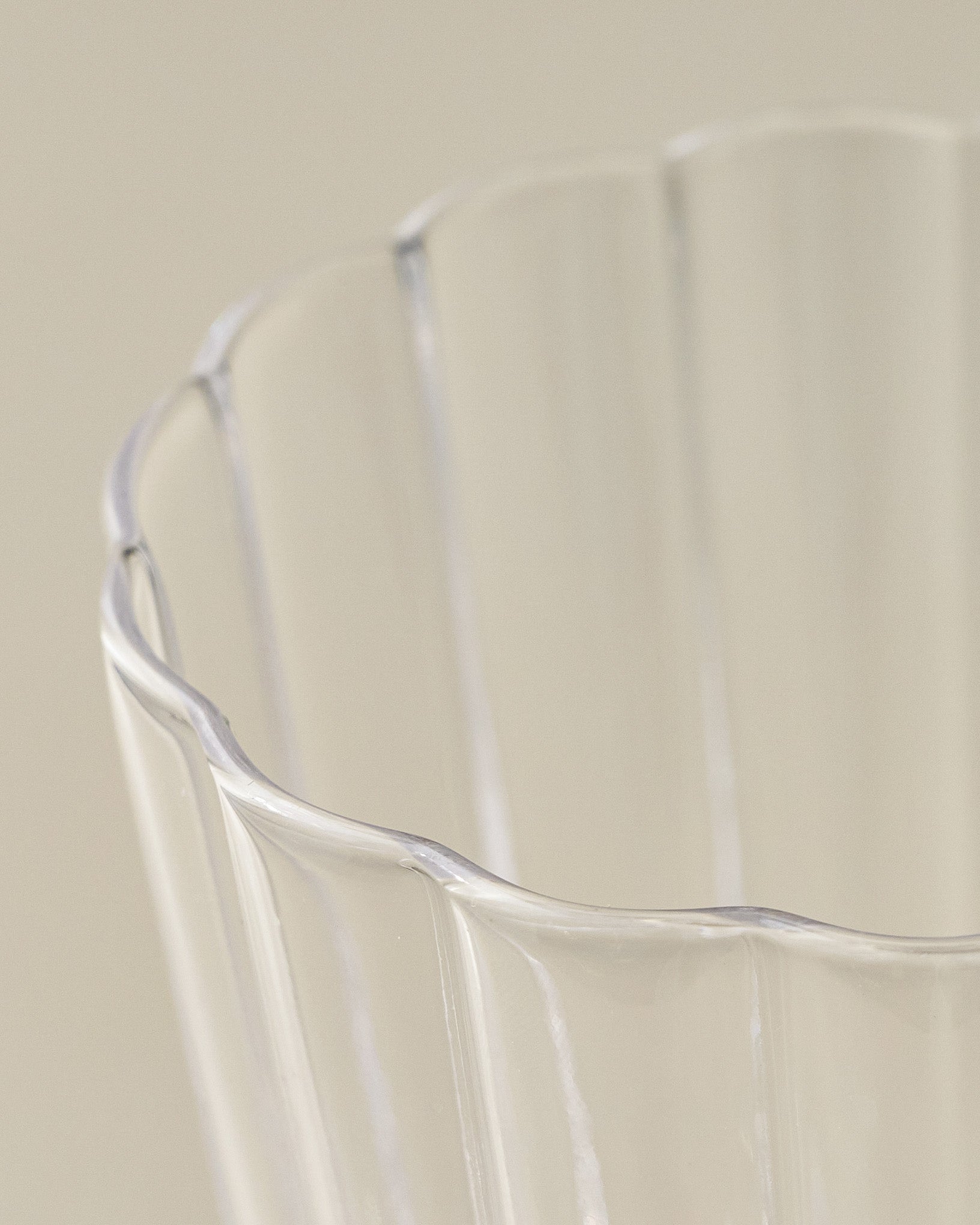 Scalloped Rim Glass Tumbler - Image 5