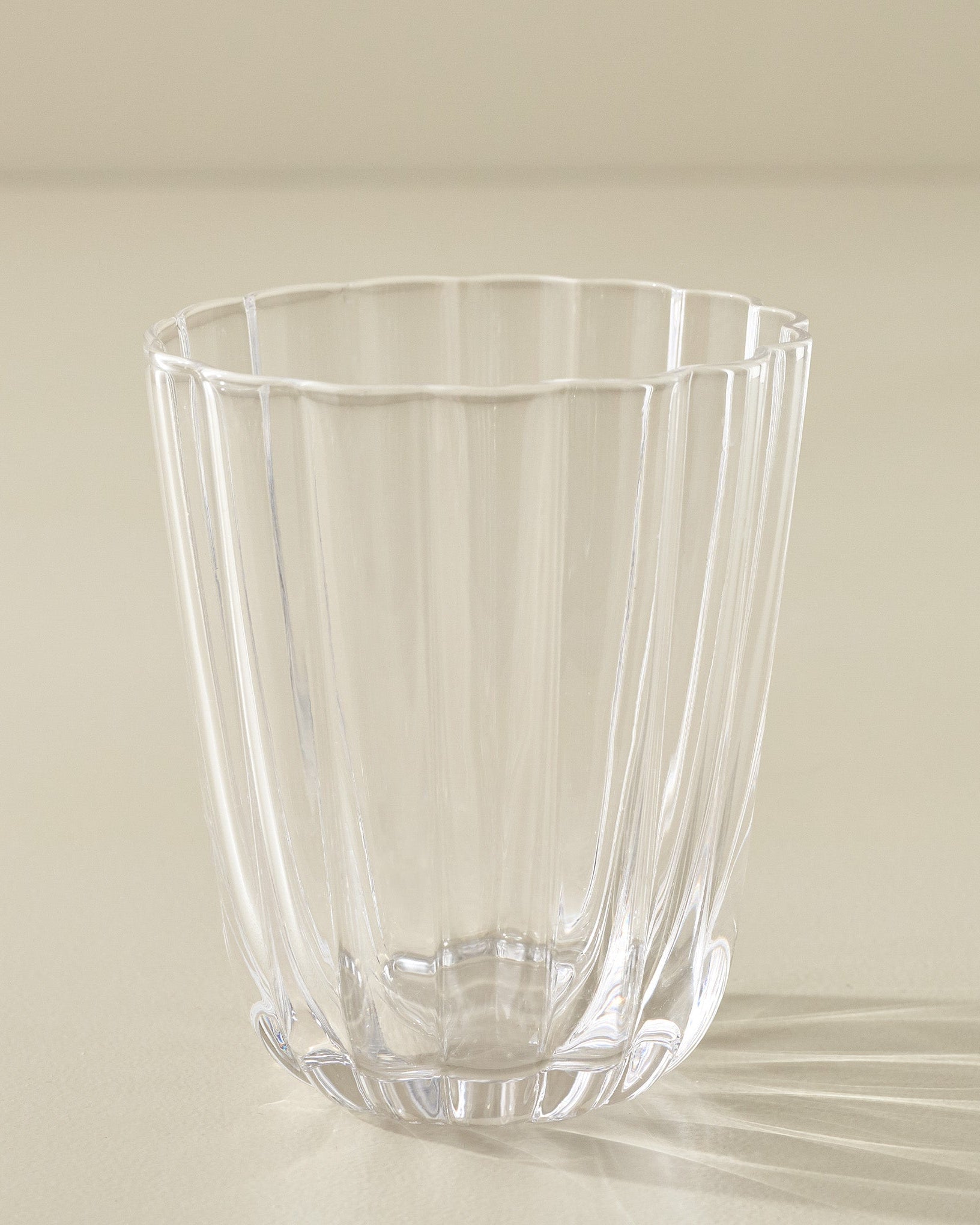 Scalloped Rim Glass Tumbler - Image 3