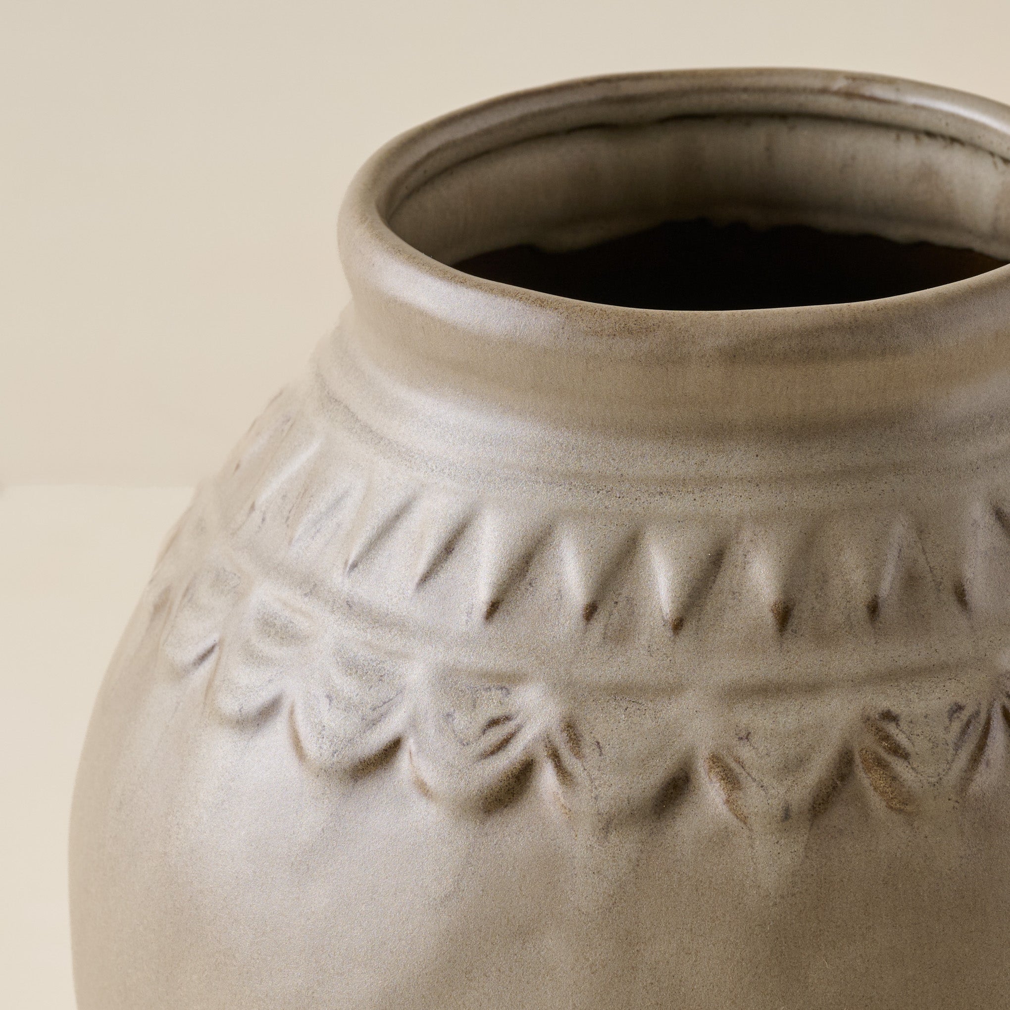 Evelyn Rustic Motif Vase - Image 2
