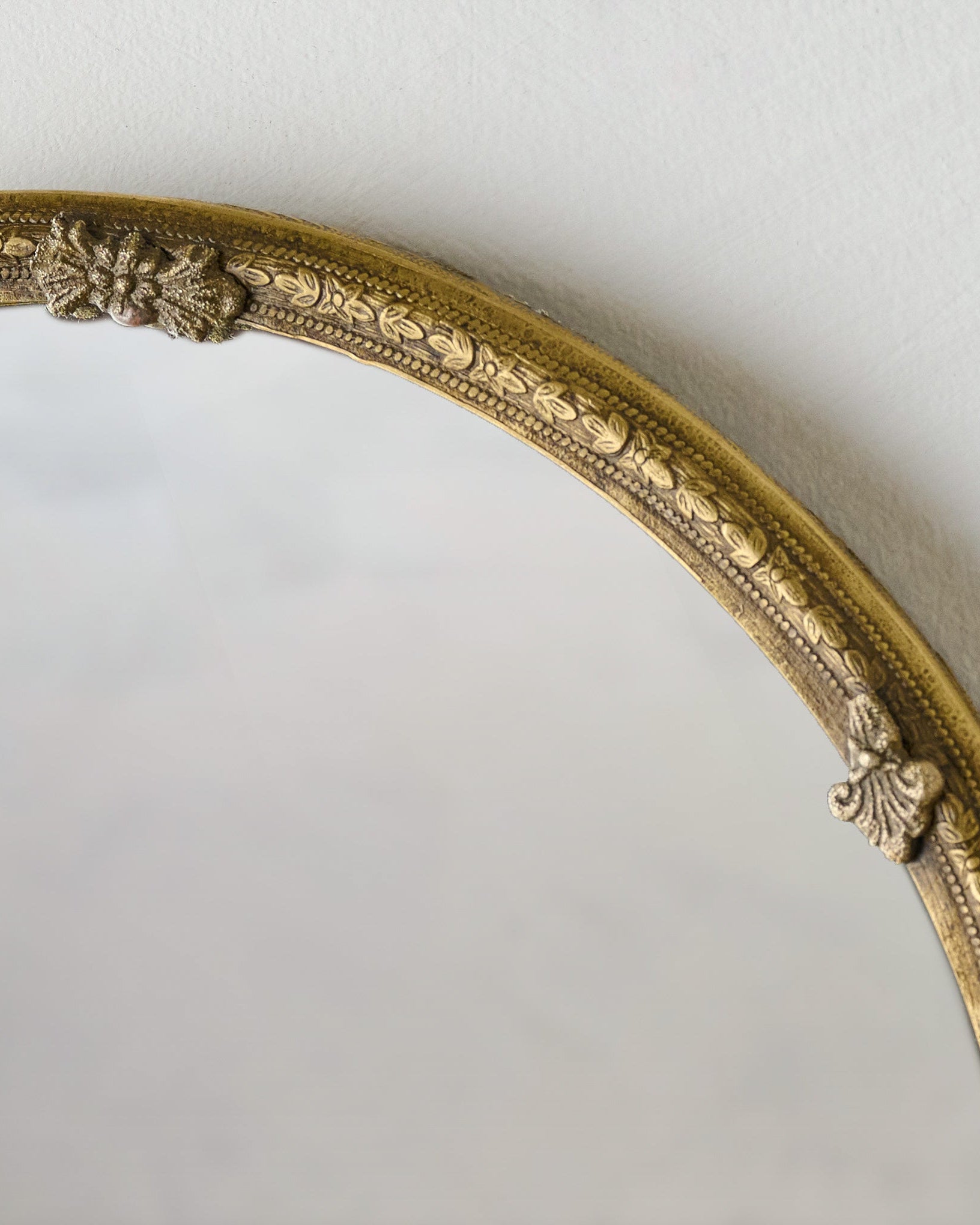 Vienna Extendable Wall Mounted Bathroom Mirror - Image 3