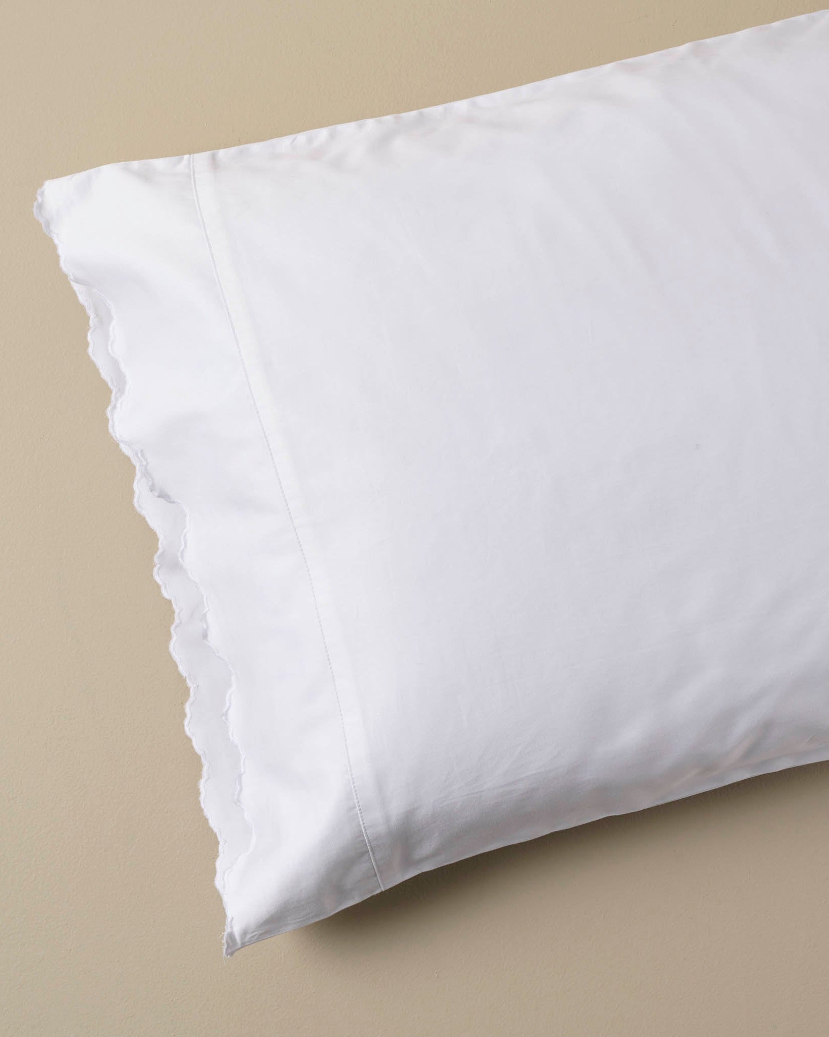 Optic White Scalloped Edge Sheet Set - Image 4