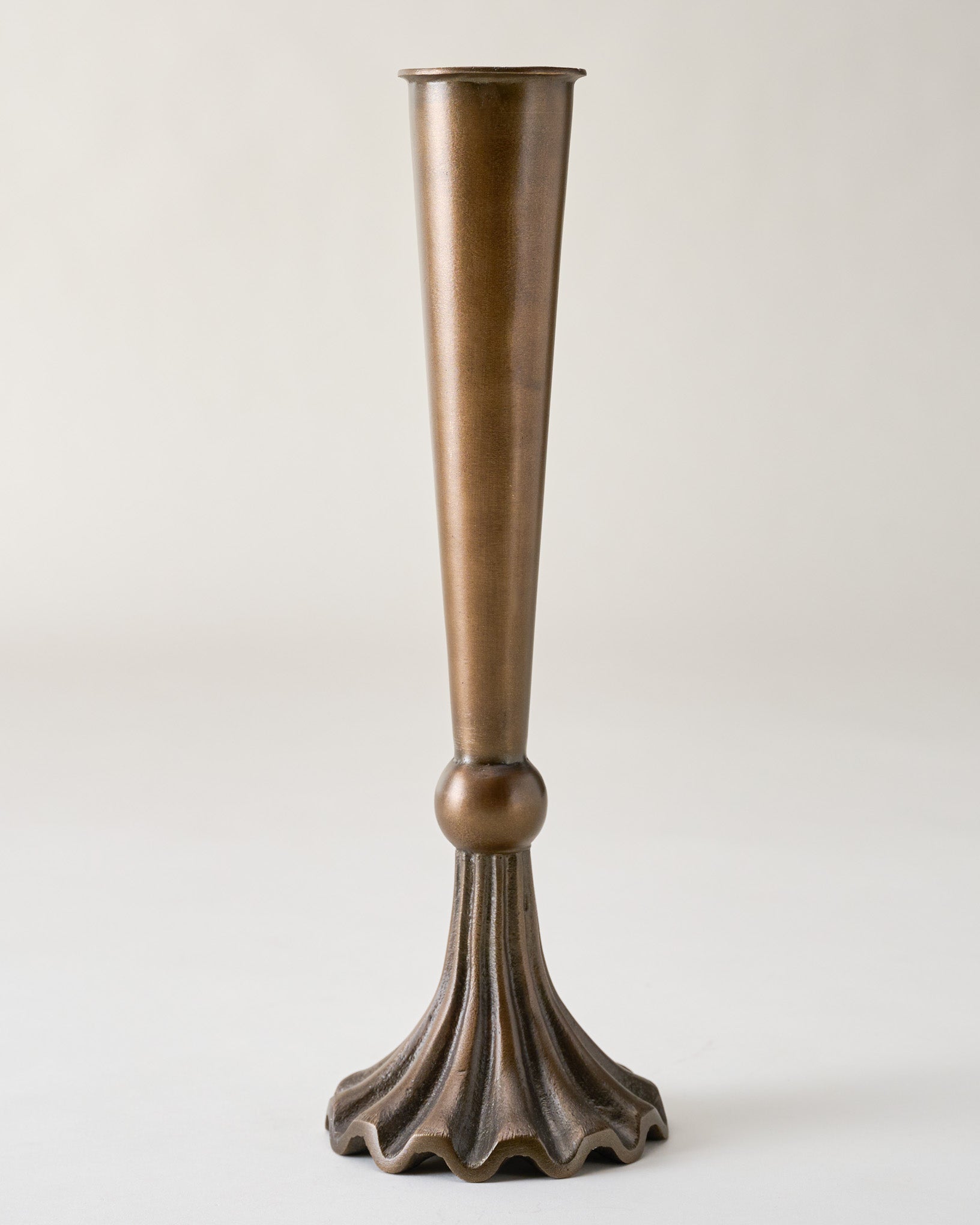 Hayes Scalloped Base Vase - Image 3