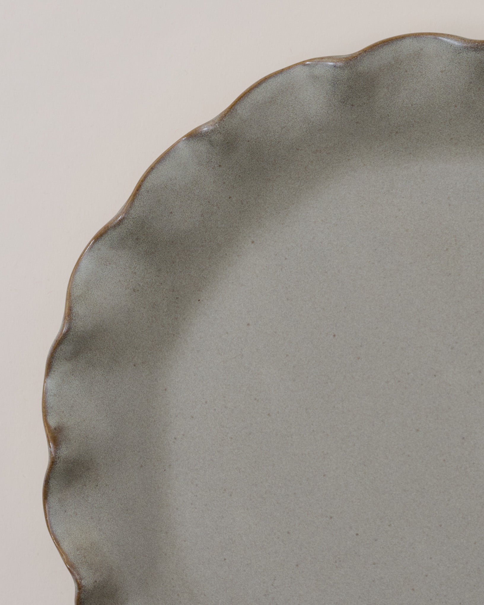 Green Organic Ruffle Edge Plate - Image 6