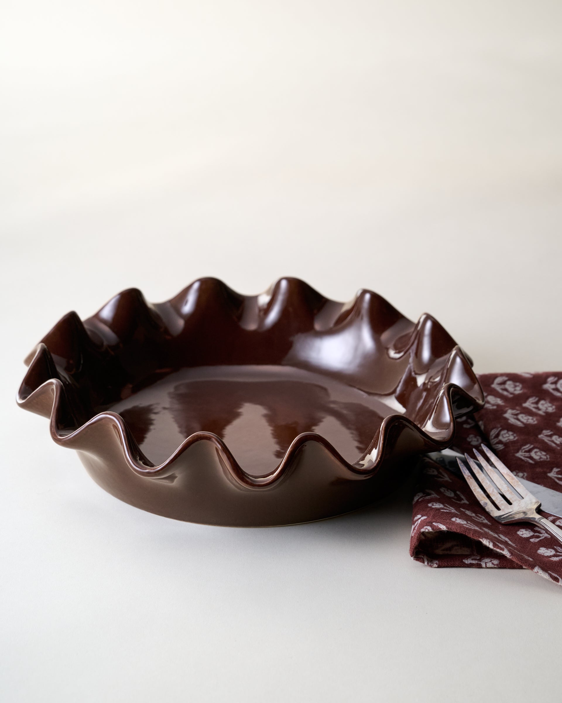 Chocolate Scalloped Pie Dish - Image 4