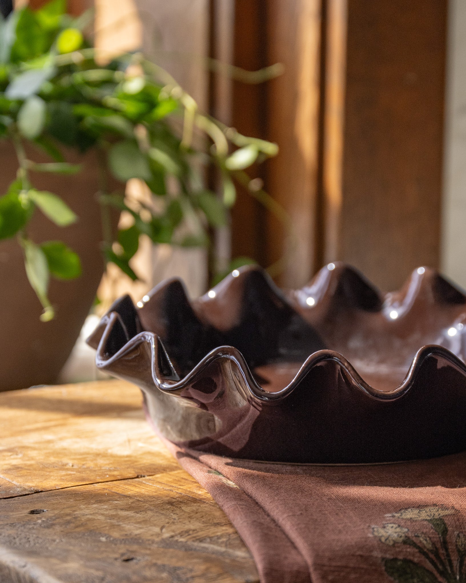 Chocolate Scalloped Pie Dish - Image 3