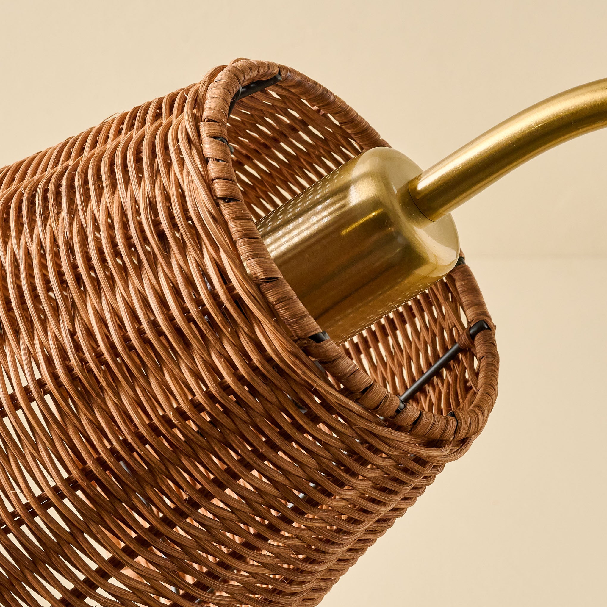 Lucinda Rattan Scallop Task Lamp - Image 4