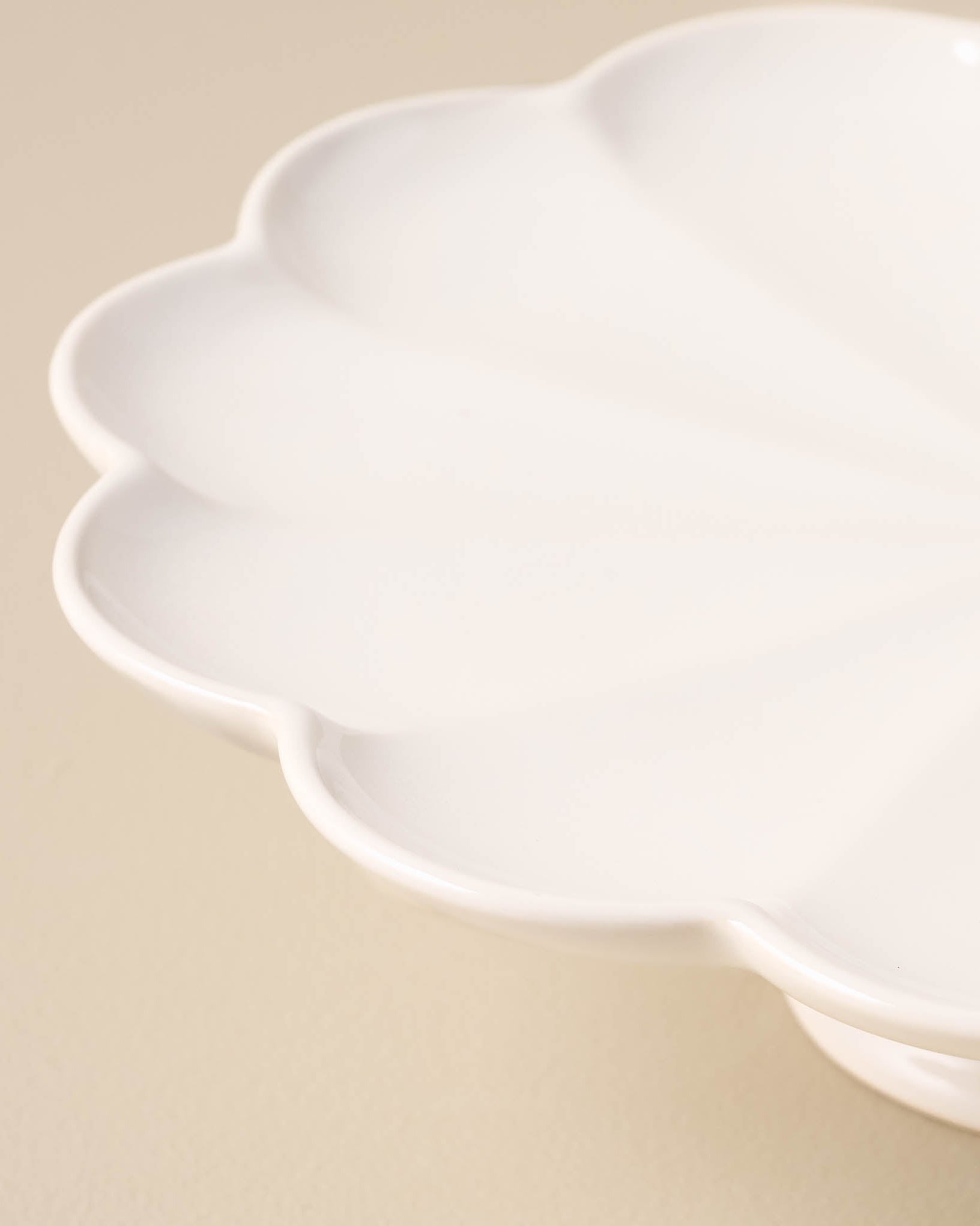 Cream Scalloped Cake Stand - Image 2