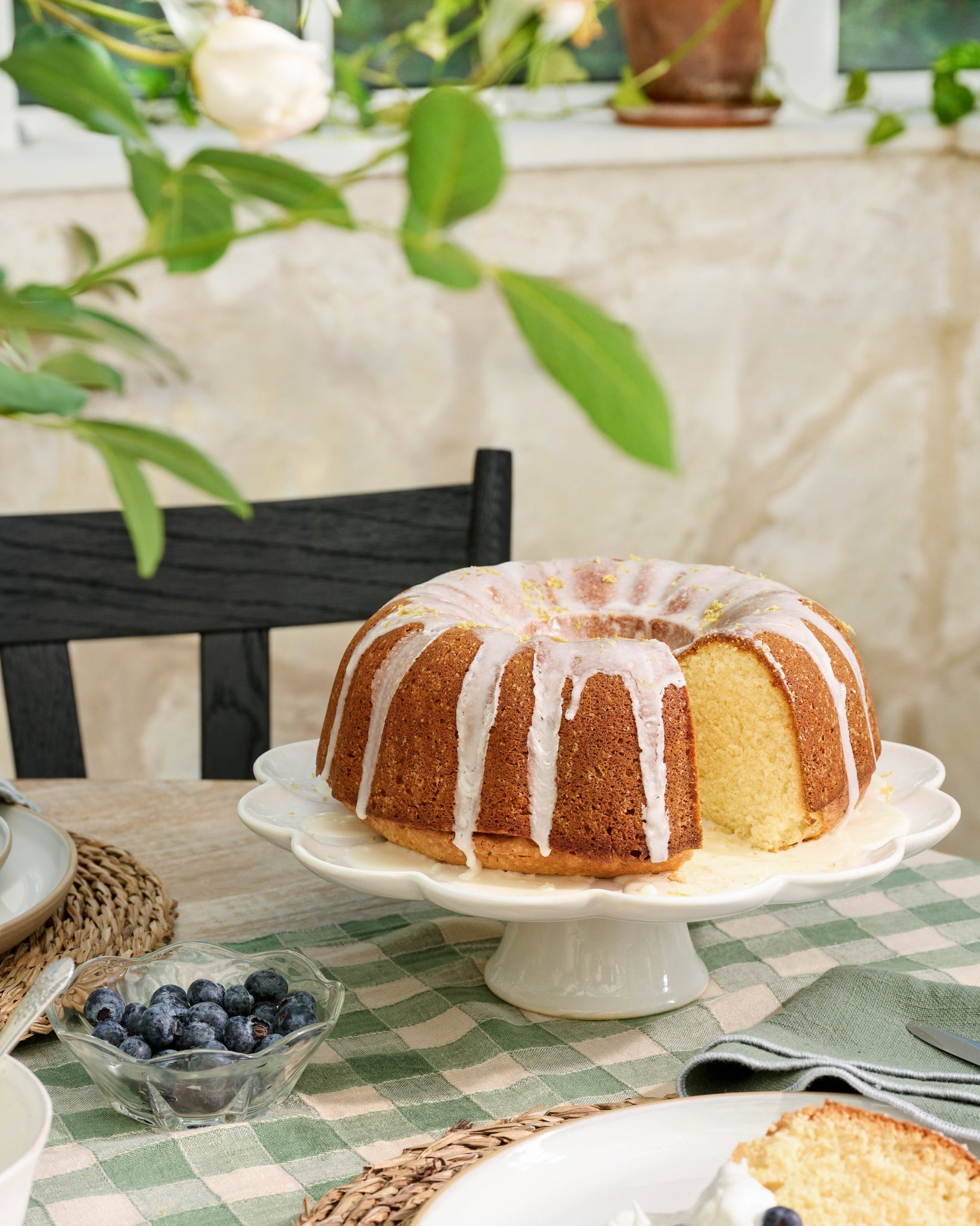 Cream Scalloped Cake Stand - Image 3