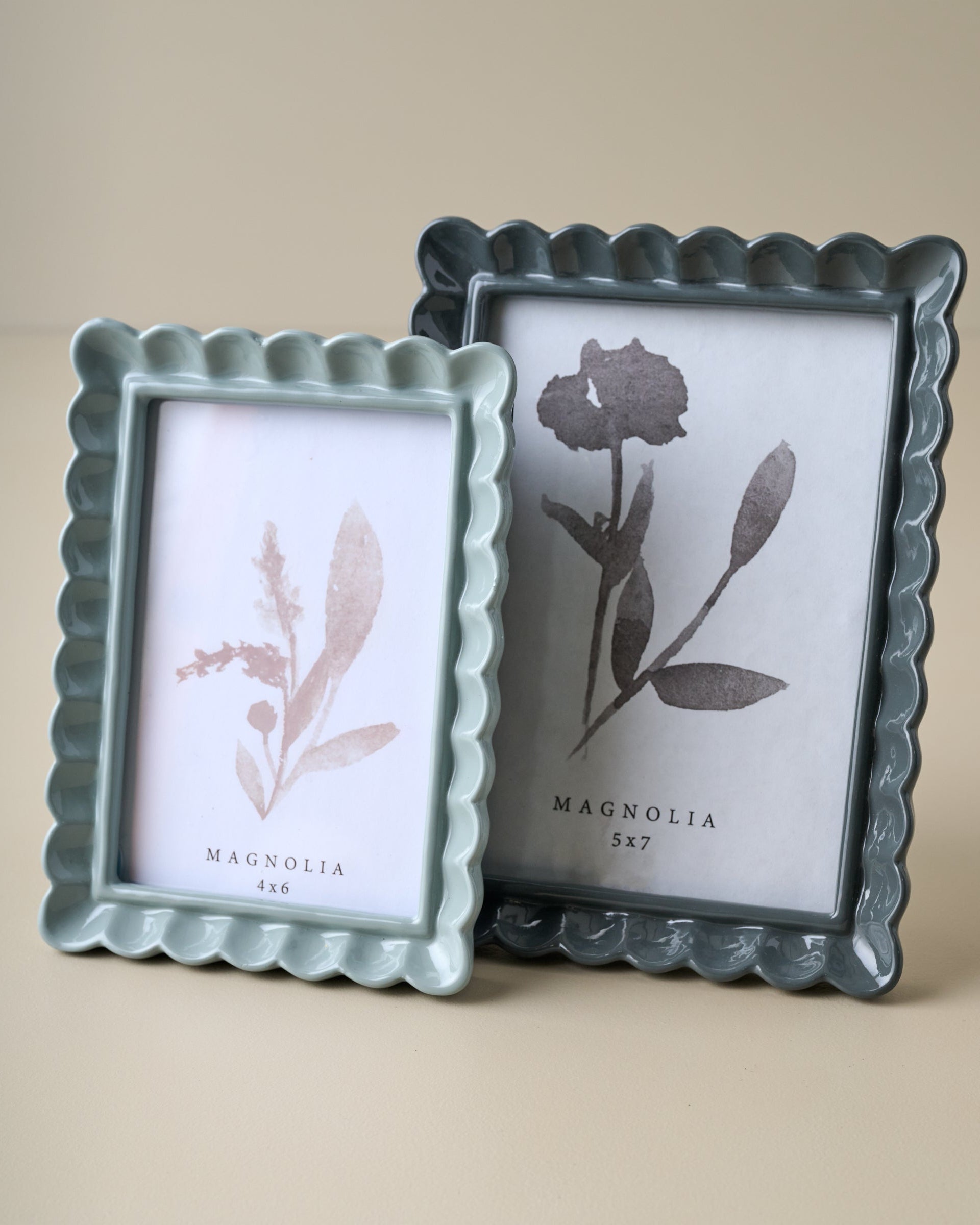 Kara Scalloped Photo Frame
