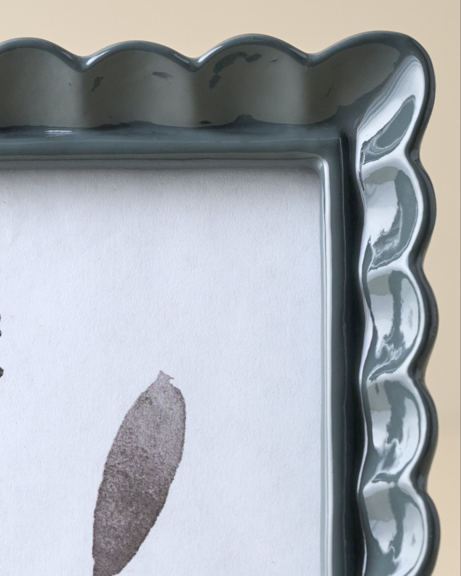 Kara Scalloped Photo Frame - Image 4