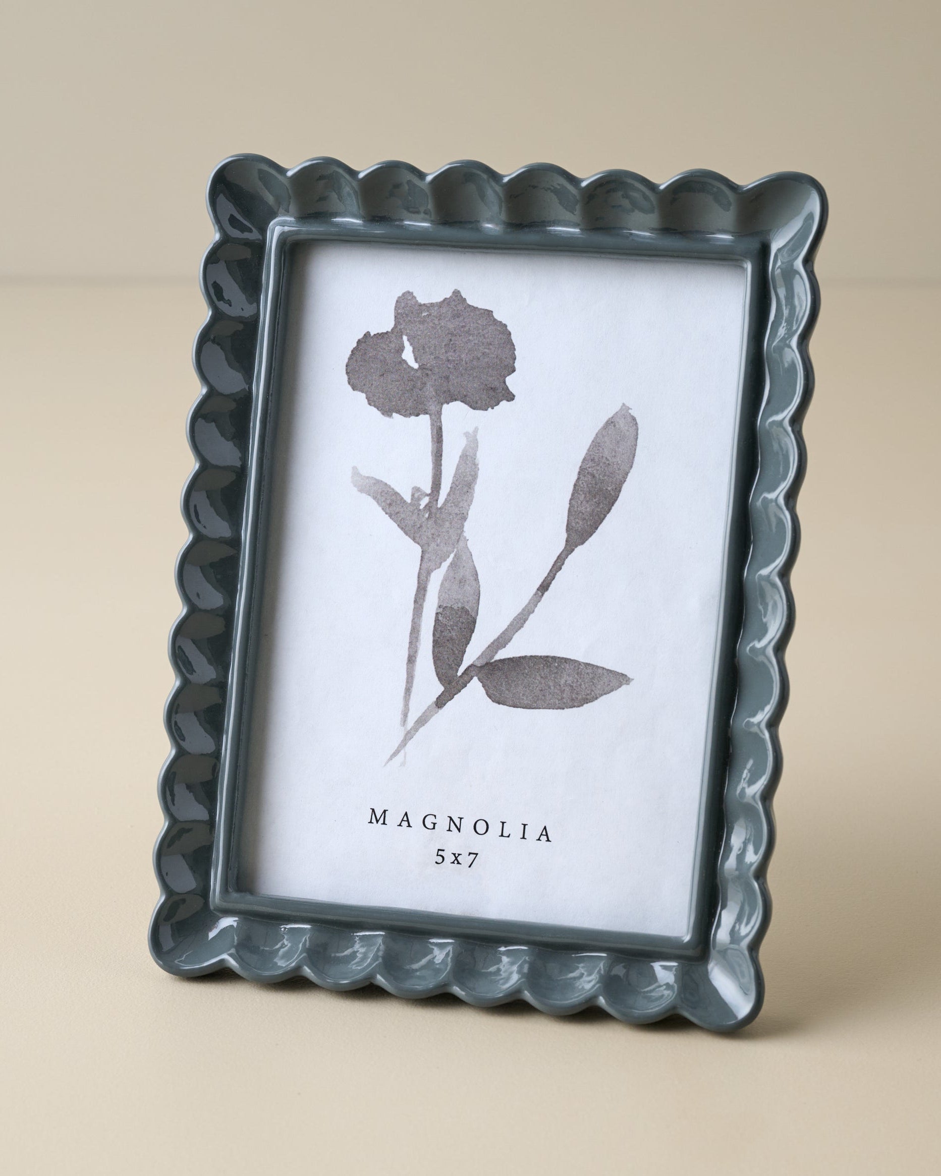 Kara Scalloped Photo Frame - Image 3